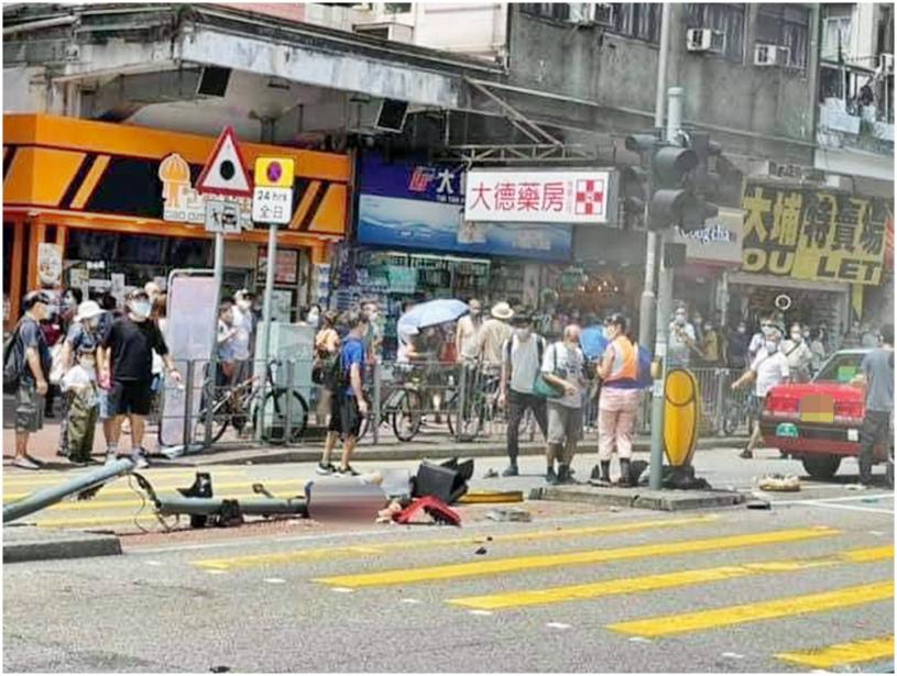 有片 多圖 大埔的士剷安全島1死9傷司機被捕街坊抬車救人 星島日報 有片 多圖 大埔的士剷安全島1死9傷司機被捕街坊抬車救人 星島日報