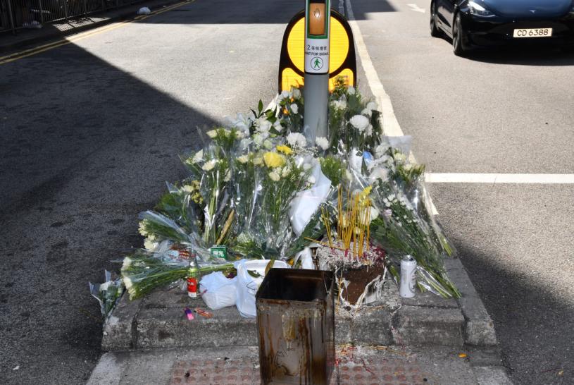大埔致命車禍 交通燈修復繼續有市民獻花悼念 星島日報 大埔致命車禍 交通燈修復繼續有市民獻花悼念 星島日報