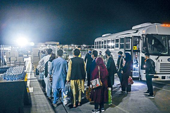 紐約政客去信拜登籲安置阿富汗難民| 星島日報