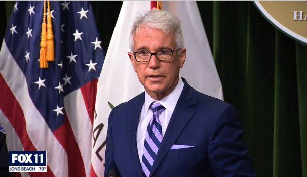 在扣押車塗納粹標誌兩名前警察被刑事指控 星島日報 在扣押車塗納粹標誌兩名前警察被刑事指控 星島日報