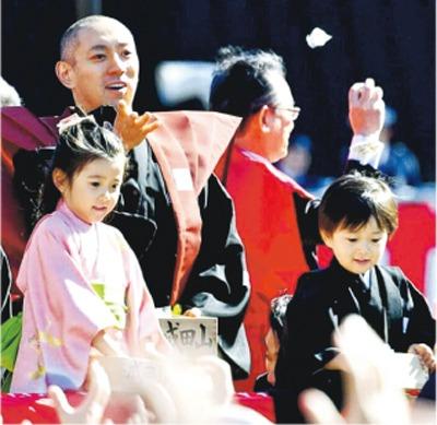 市川海老藏喪妻4年被爆連續兩日跟兩女開房 星島日報 市川海老藏喪妻4年被爆連續兩日跟兩女開房 星島日報