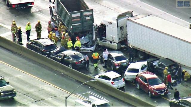 5號公路近伊利森公園路段連環車禍追撞至少1死6傷 星島日報 5號公路近伊利森公園路段連環車禍追撞至少1死6傷 星島日報
