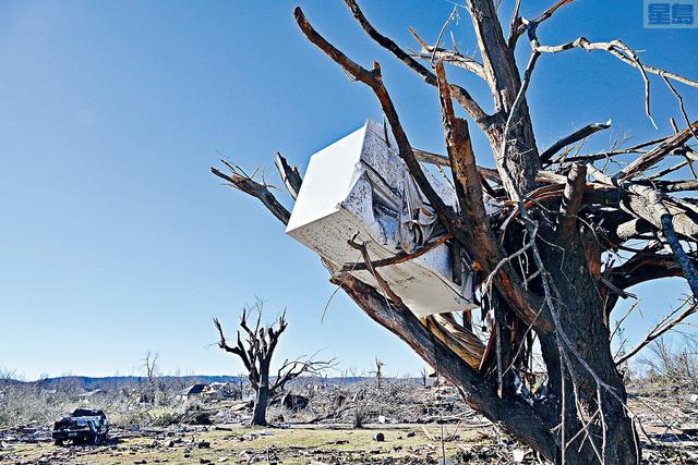 風災致88死料將增加 拜登明視察肯州重災區
--華客新聞 1 us05 1 3