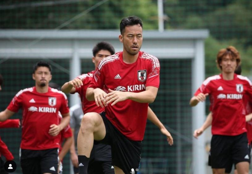 傷疫夾擊 吉田麻也養傷三周日本熱身賽取消 星島日報 傷疫夾擊 吉田麻也養傷三周日本熱身賽取消 星島日報