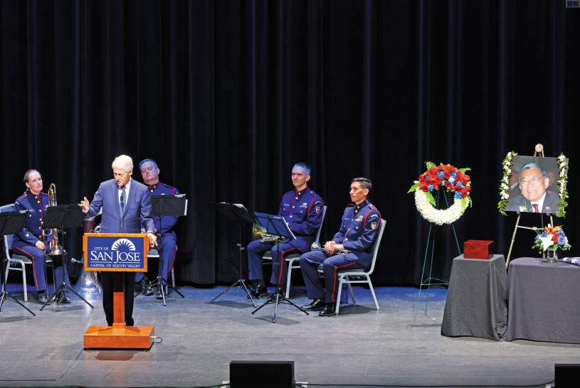 聖荷西千人悼峰田克林頓深情憶舊事 星島日報 聖荷西千人悼峰田克林頓深情憶舊事 星島日報