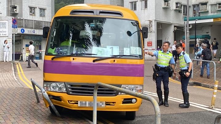 【香港新闻】钻石山校巴溜前辗毙司机 遗2子女正读中学 / 更多新闻………